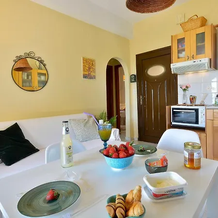 Eleonora House סידריון
